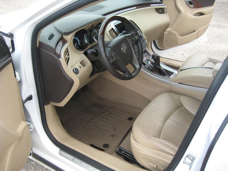 Buick LaCrosse Vehicle Image 14