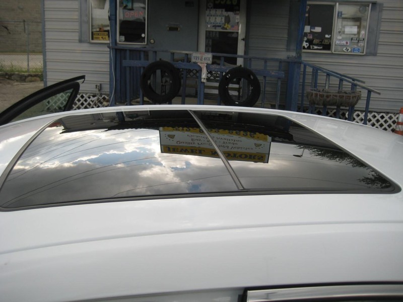 Buick LaCrosse Vehicle Image 16