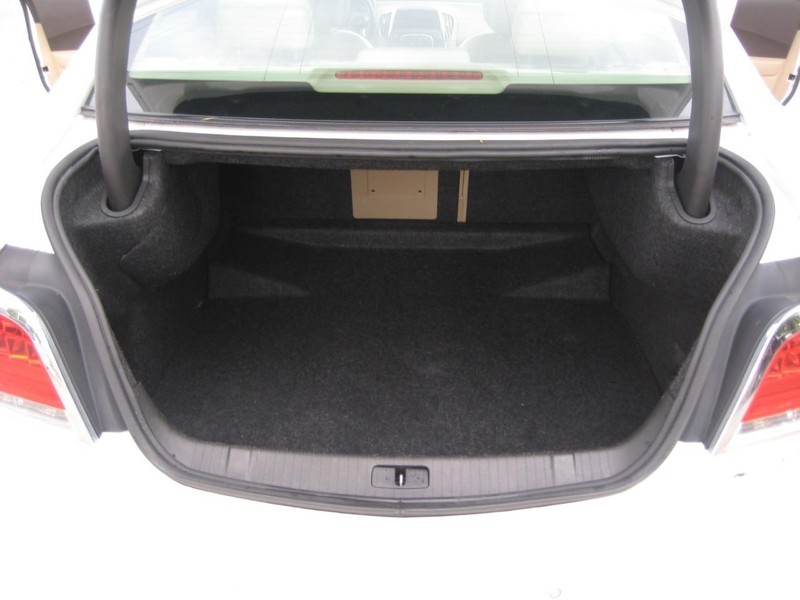 Buick LaCrosse Vehicle Image 20