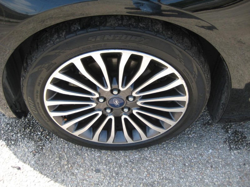 Ford Fusion Hybrid Vehicle Image 10