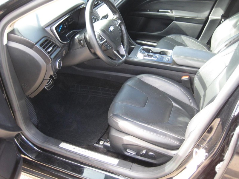 Ford Fusion Hybrid Vehicle Image 15