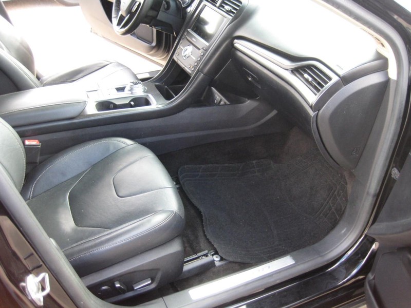 Ford Fusion Hybrid Vehicle Image 17