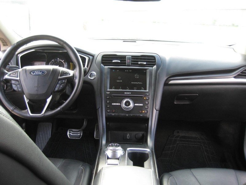 Ford Fusion Hybrid Vehicle Image 20