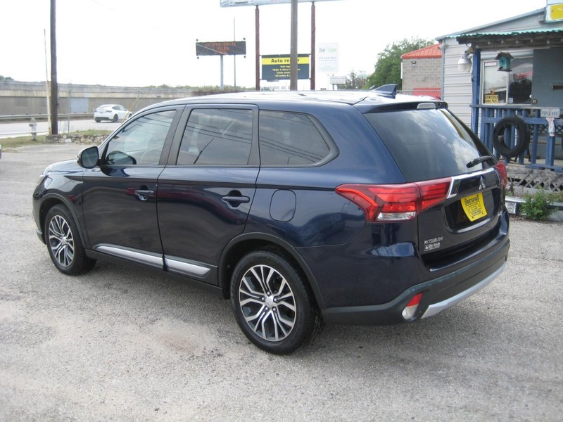 Mitsubishi Outlander Vehicle Image 04