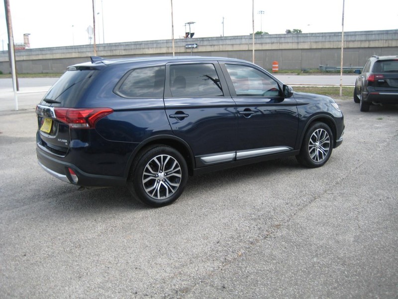 Mitsubishi Outlander Vehicle Image 06