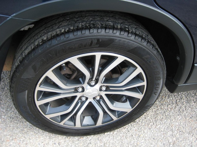 Mitsubishi Outlander Vehicle Image 10