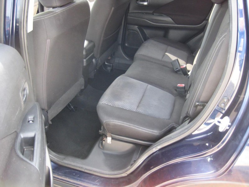 Mitsubishi Outlander Vehicle Image 15