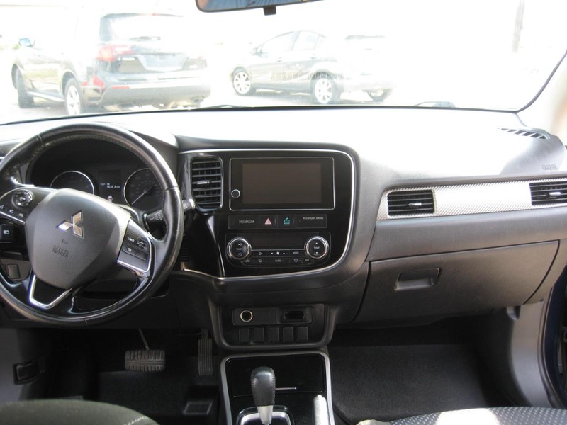 Mitsubishi Outlander Vehicle Image 16