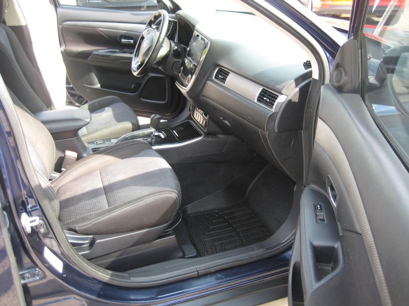 Mitsubishi Outlander Vehicle Image 19