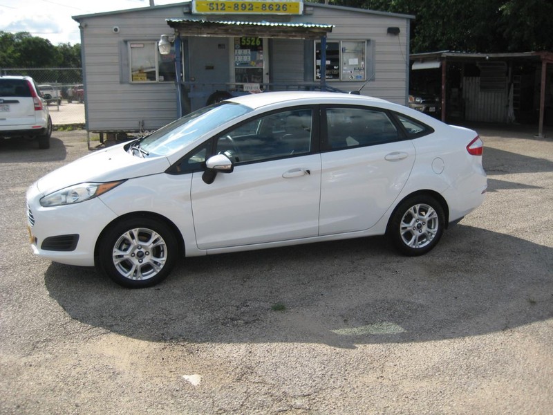 2015 Ford Fiesta SE Sedan's photo