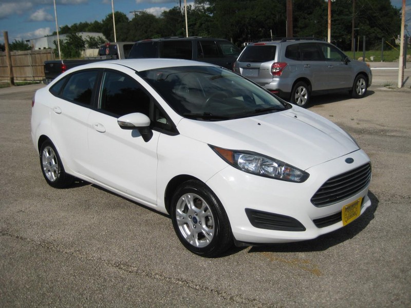 Ford Fiesta Sedan Vehicle Image 06