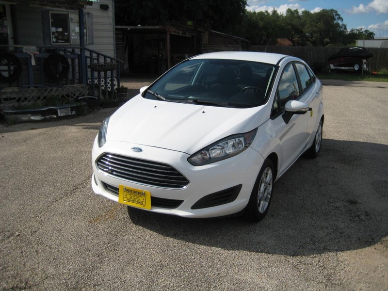 Ford Fiesta Sedan Vehicle Image 07