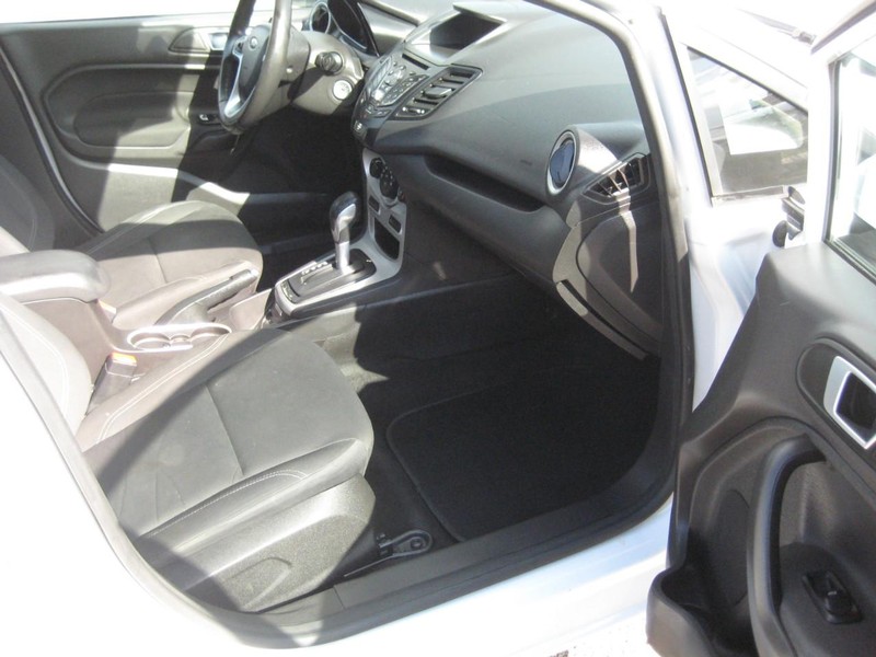 Ford Fiesta Sedan Vehicle Image 12