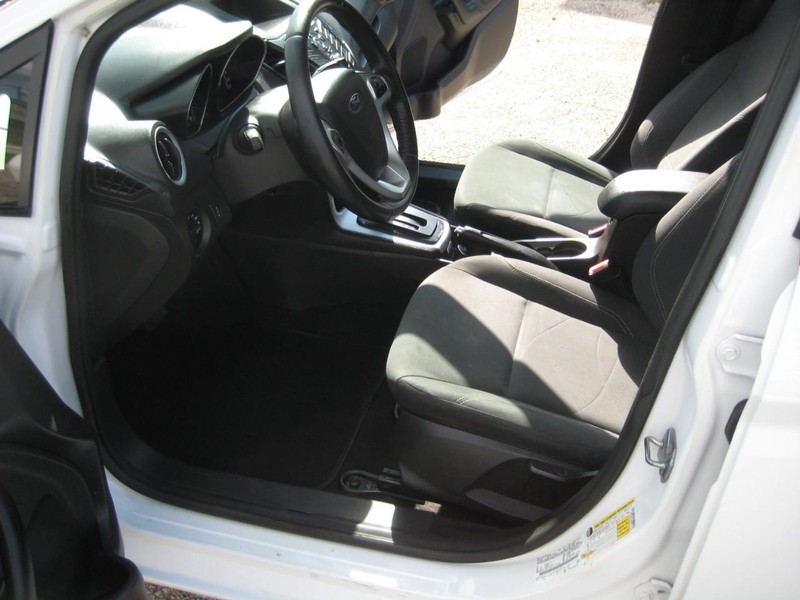 Ford Fiesta Sedan Vehicle Image 14