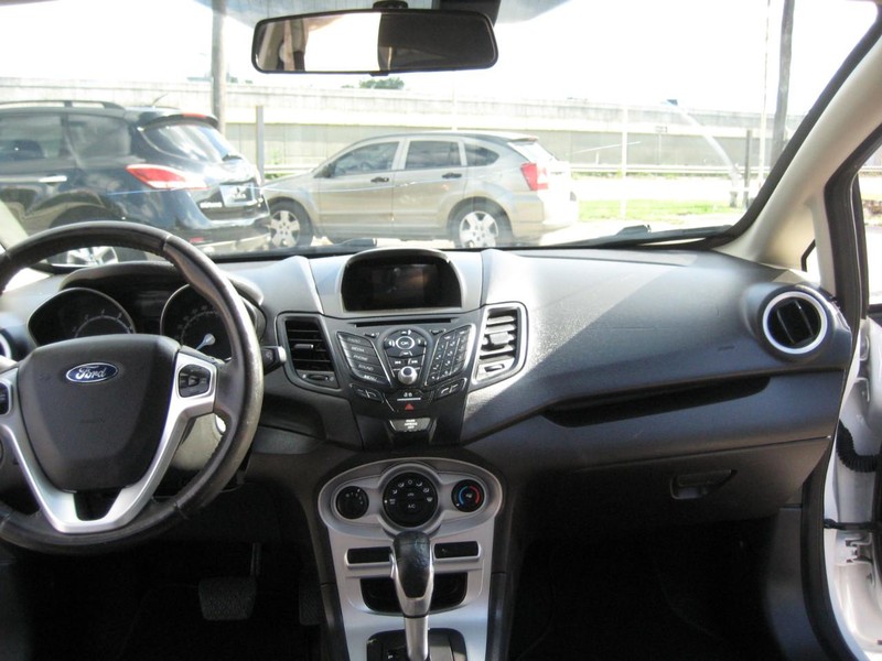 Ford Fiesta Sedan Vehicle Image 16