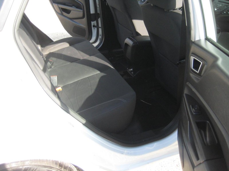 Ford Fiesta Sedan Vehicle Image 17