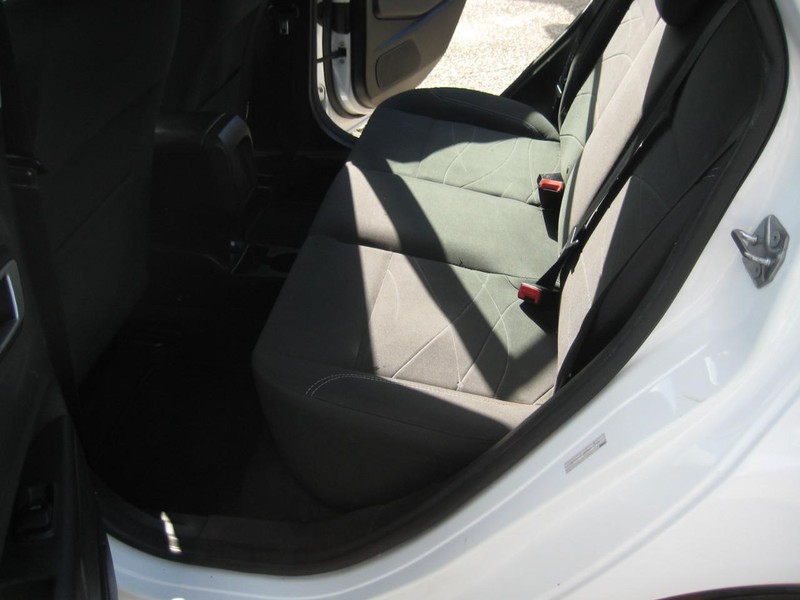 Ford Fiesta Sedan Vehicle Image 18