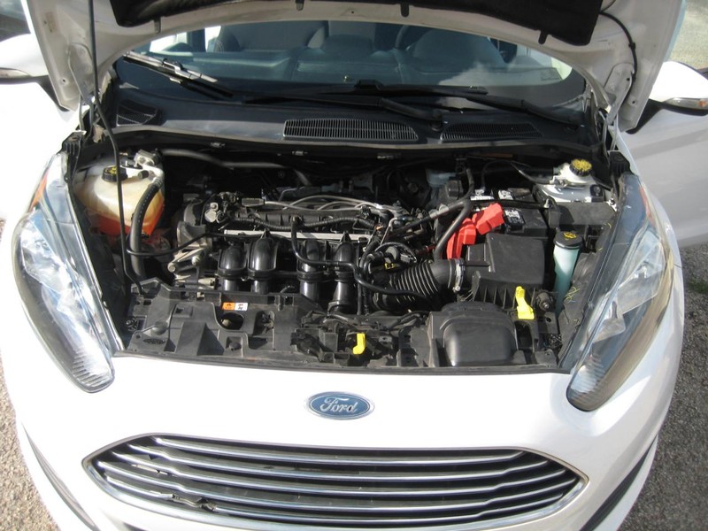 Ford Fiesta Sedan Vehicle Image 19