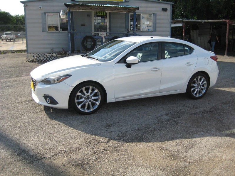 Mazda MAZDA3 4-Door Vehicle Full-screen Gallery Image 01