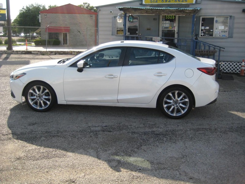 Mazda MAZDA3 4-Door Vehicle Full-screen Gallery Image 02