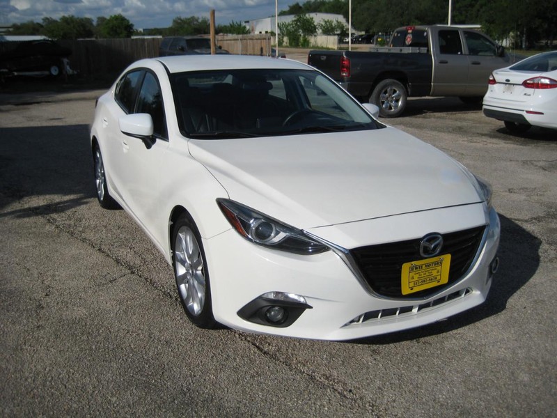 Mazda MAZDA3 4-Door Vehicle Full-screen Gallery Image 06