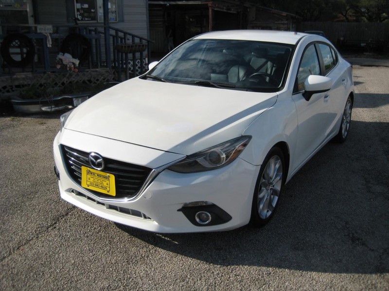 Mazda MAZDA3 4-Door Vehicle Full-screen Gallery Image 07