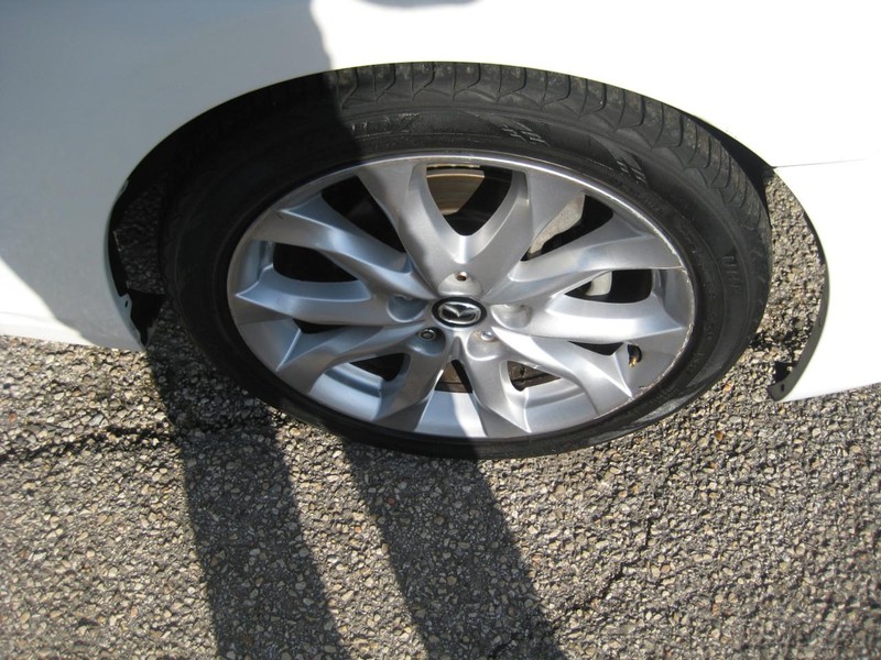 Mazda MAZDA3 4-Door Vehicle Full-screen Gallery Image 11