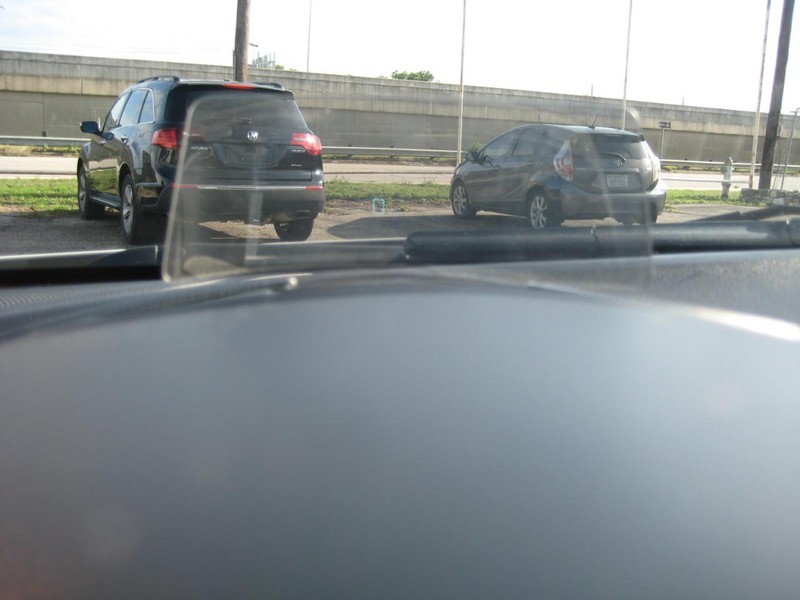 Mazda MAZDA3 4-Door Vehicle Full-screen Gallery Image 16