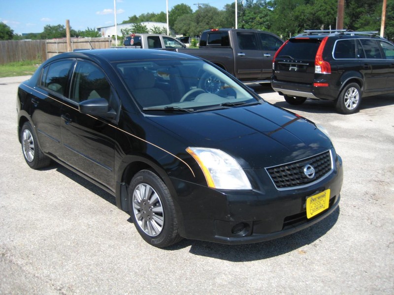Nissan Sentra Vehicle Full-screen Gallery Image 05