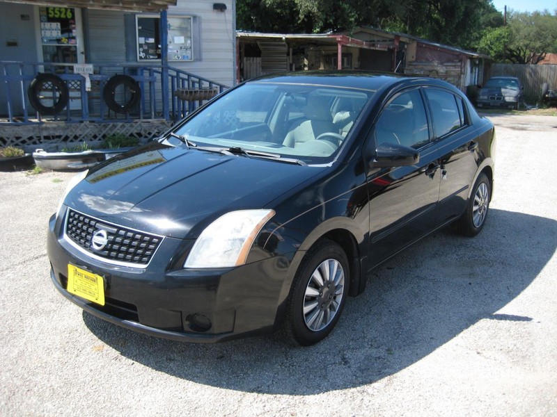 Nissan Sentra Vehicle Full-screen Gallery Image 06