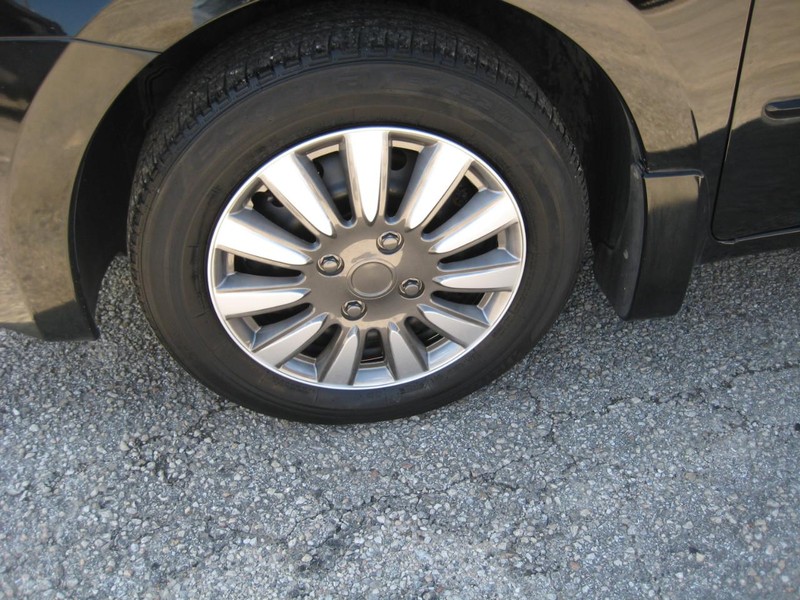 Nissan Sentra Vehicle Full-screen Gallery Image 07