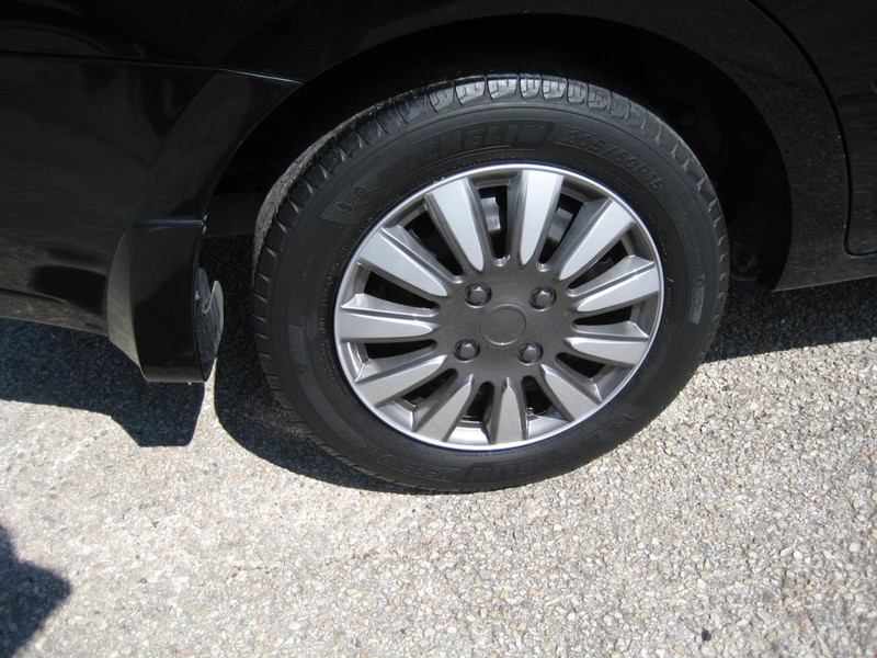 Nissan Sentra Vehicle Full-screen Gallery Image 09