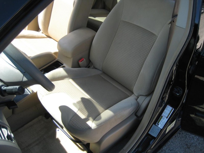 Nissan Sentra Vehicle Full-screen Gallery Image 15