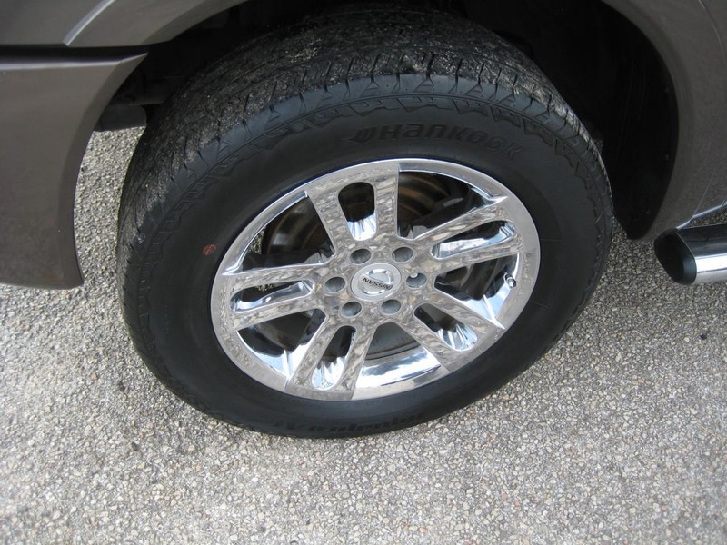 Nissan Titan Vehicle Full-screen Gallery Image 08
