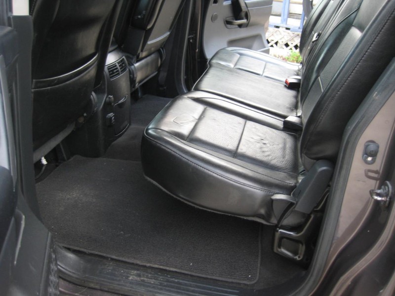 Nissan Titan Vehicle Full-screen Gallery Image 15