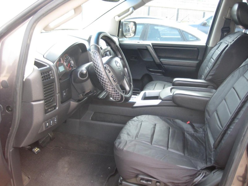 Nissan Titan Vehicle Full-screen Gallery Image 16