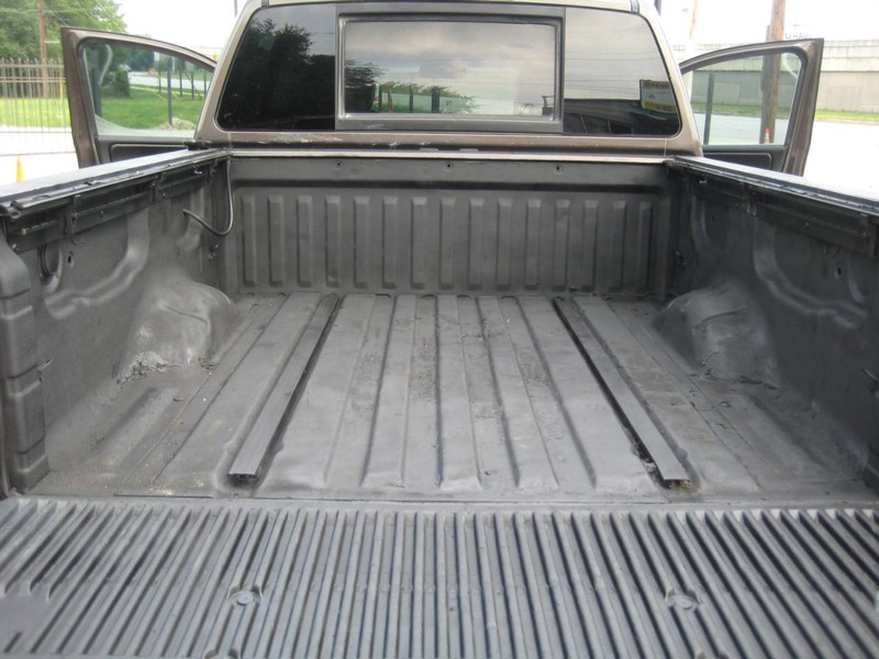 Nissan Titan Vehicle Full-screen Gallery Image 20