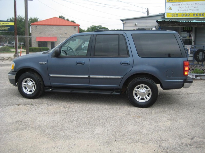 Ford Expedition Vehicle Full-screen Gallery Image 03