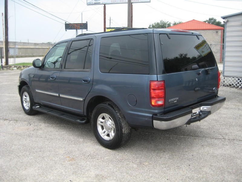 Ford Expedition Vehicle Full-screen Gallery Image 04