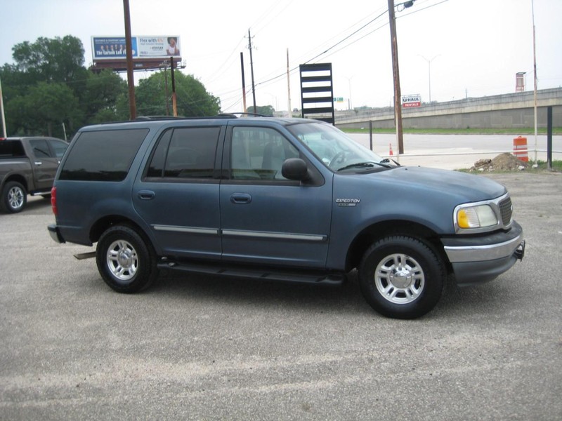 Ford Expedition Vehicle Full-screen Gallery Image 07