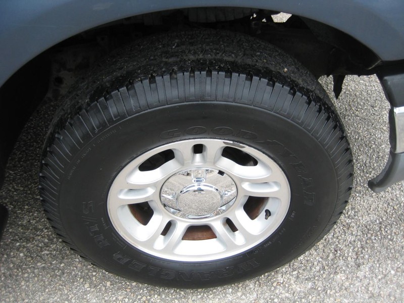 Ford Expedition Vehicle Full-screen Gallery Image 09