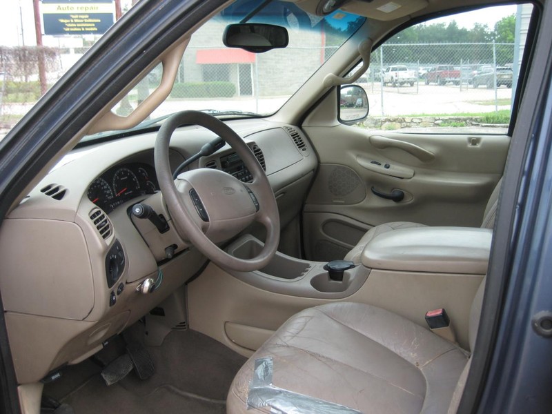 Ford Expedition Vehicle Full-screen Gallery Image 13