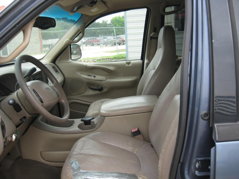 Ford Expedition Vehicle Full-screen Gallery Image 14