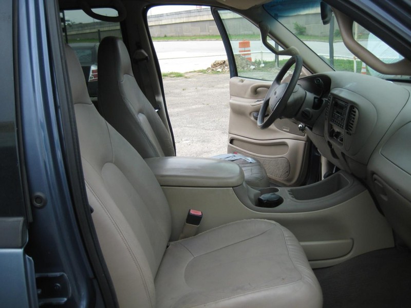 Ford Expedition Vehicle Full-screen Gallery Image 16
