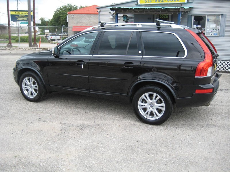 Volvo XC90 Vehicle Full-screen Gallery Image 02