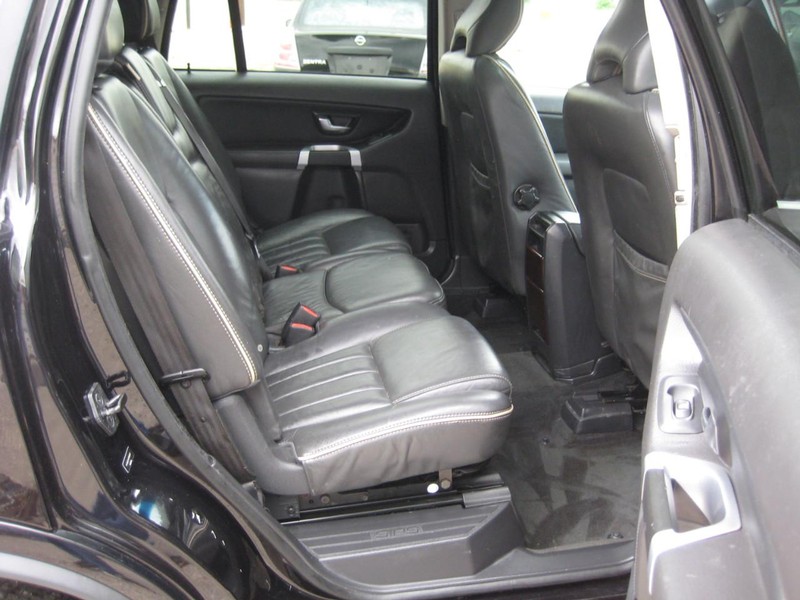 Volvo XC90 Vehicle Full-screen Gallery Image 12