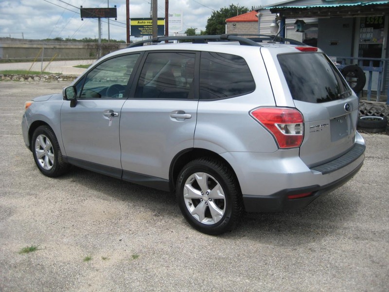 Subaru Forester Vehicle Full-screen Gallery Image 02