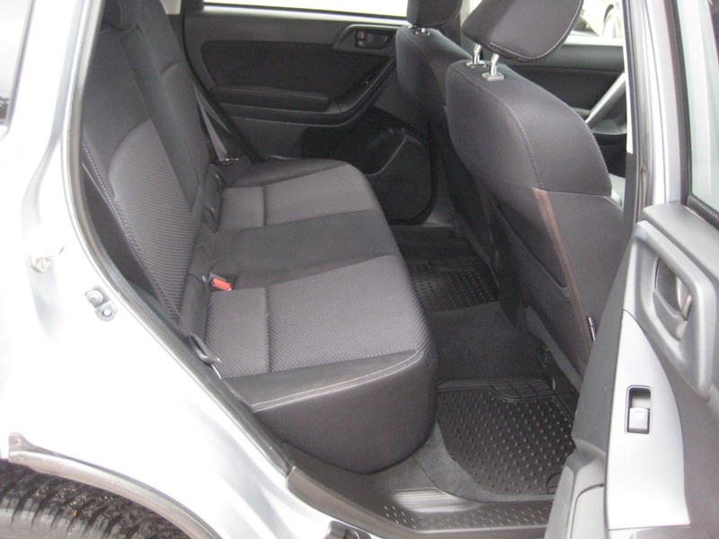 Subaru Forester Vehicle Full-screen Gallery Image 13