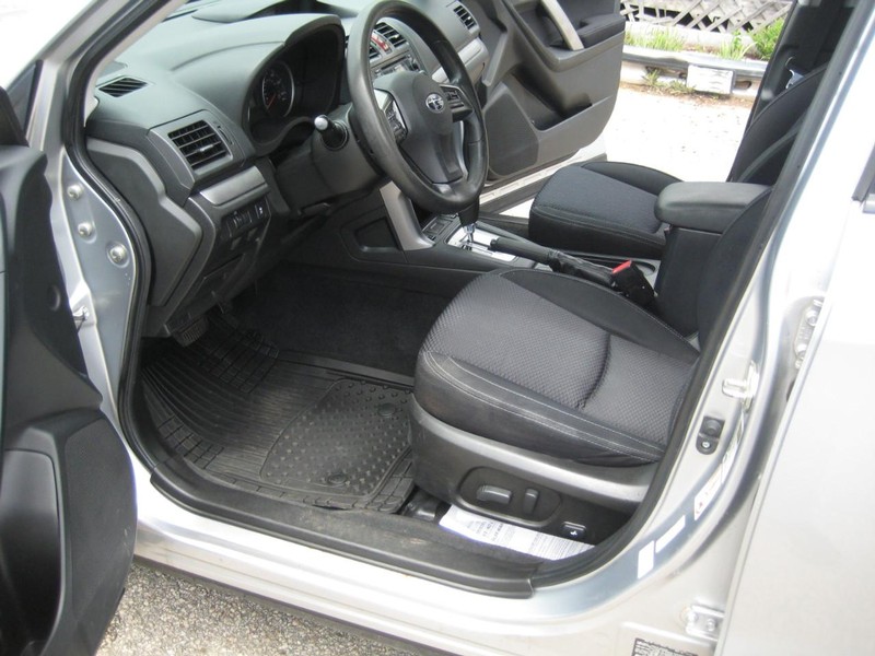Subaru Forester Vehicle Full-screen Gallery Image 17