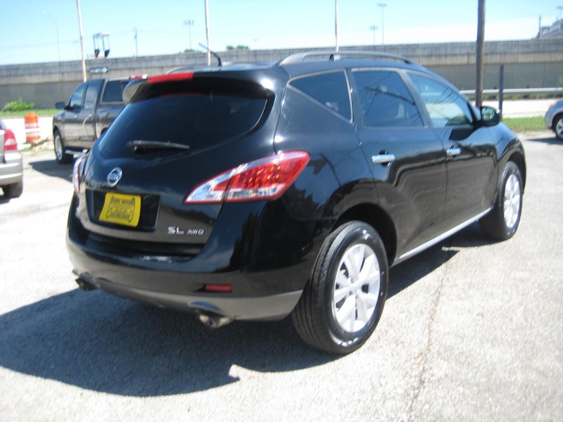 Nissan Murano Vehicle Full-screen Gallery Image 05